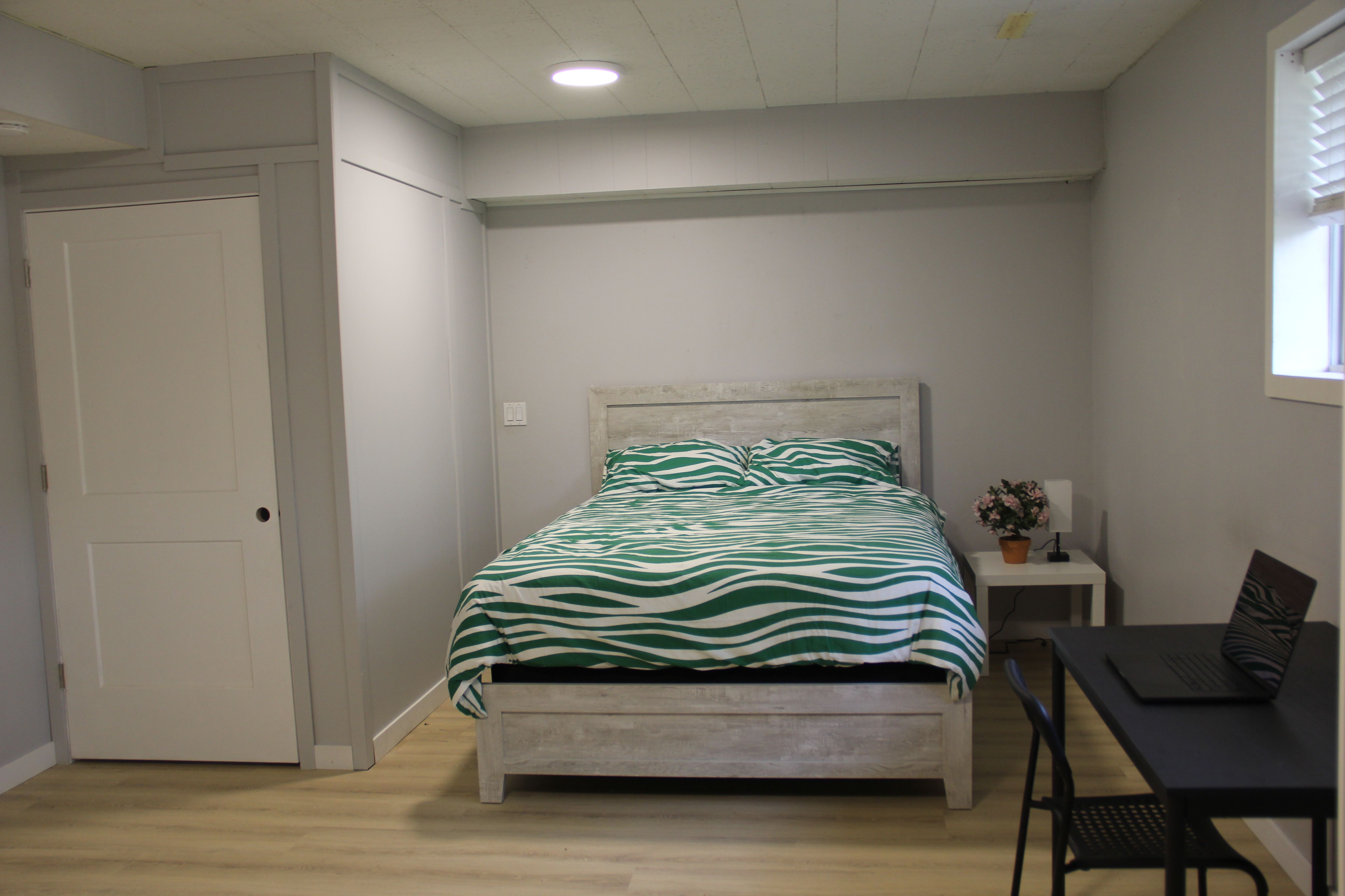 Large Private Room 9 for 2 People in Burquitlam near SFU